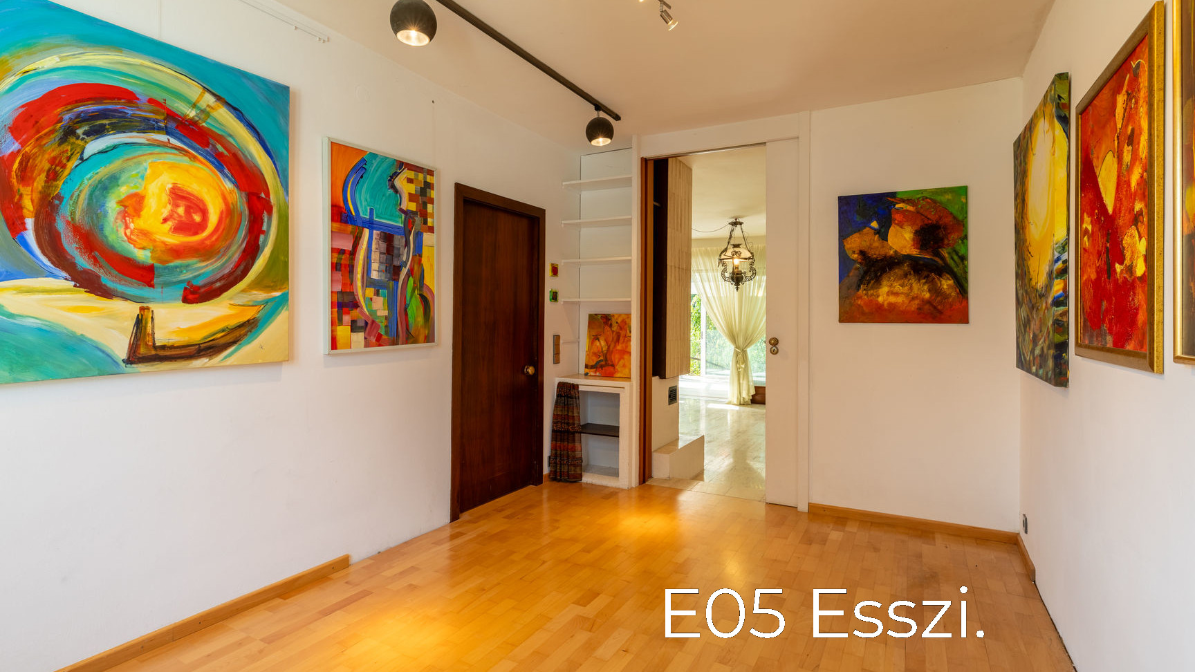 E05b 