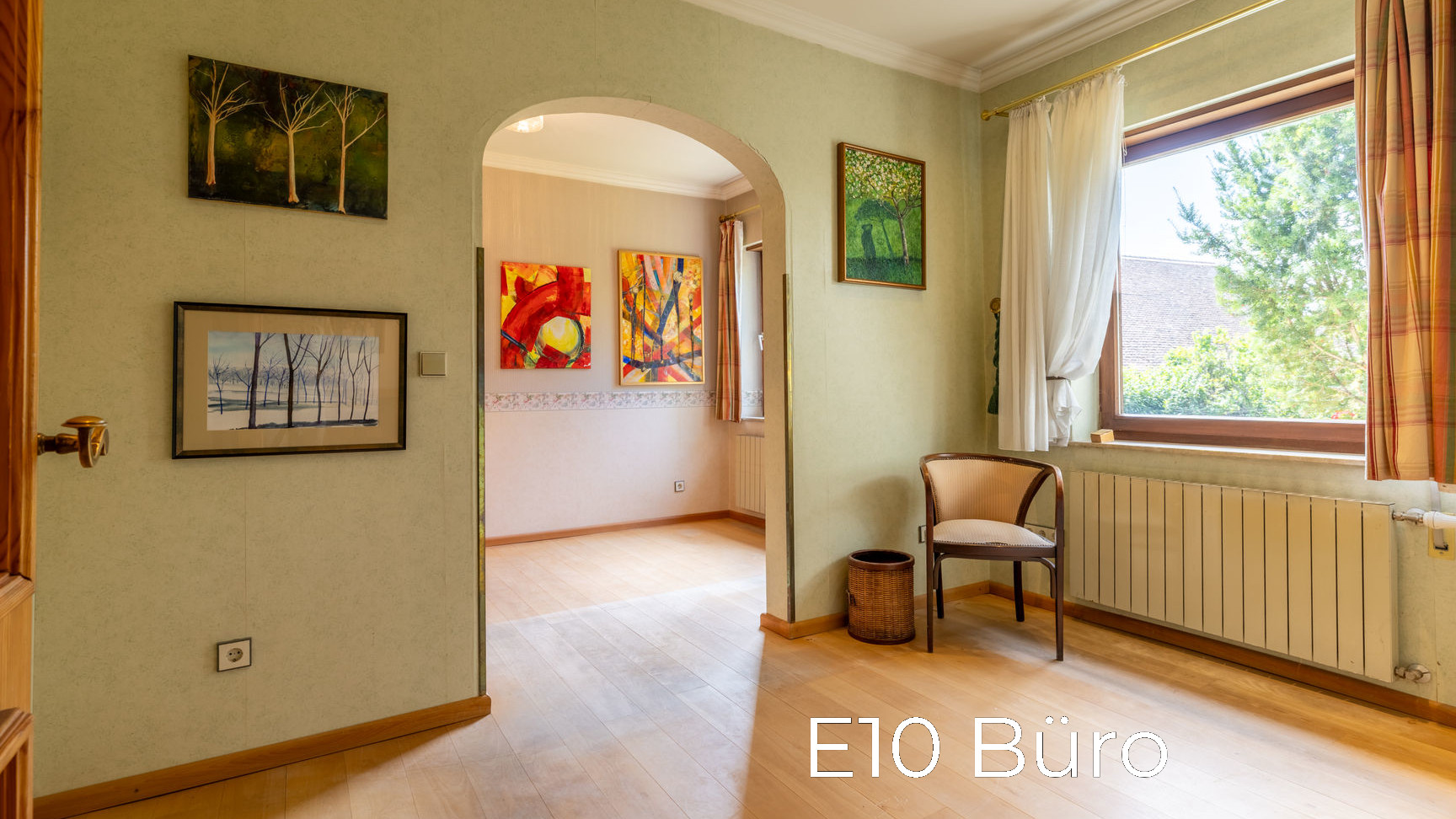 E10