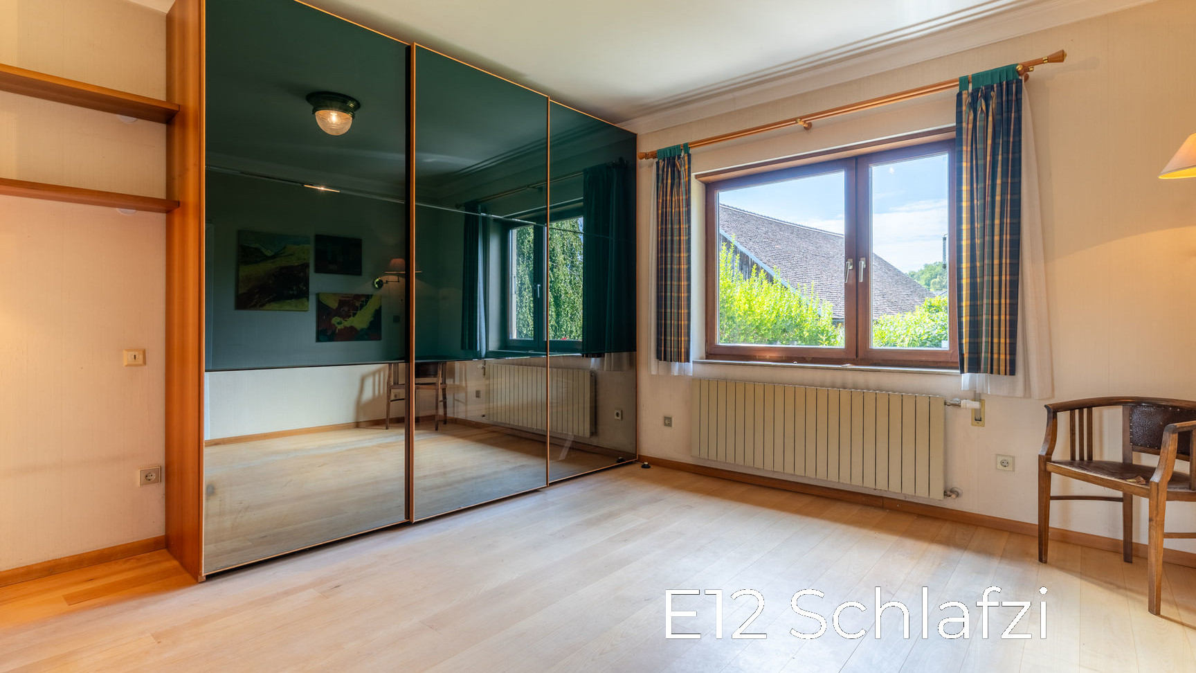 E12